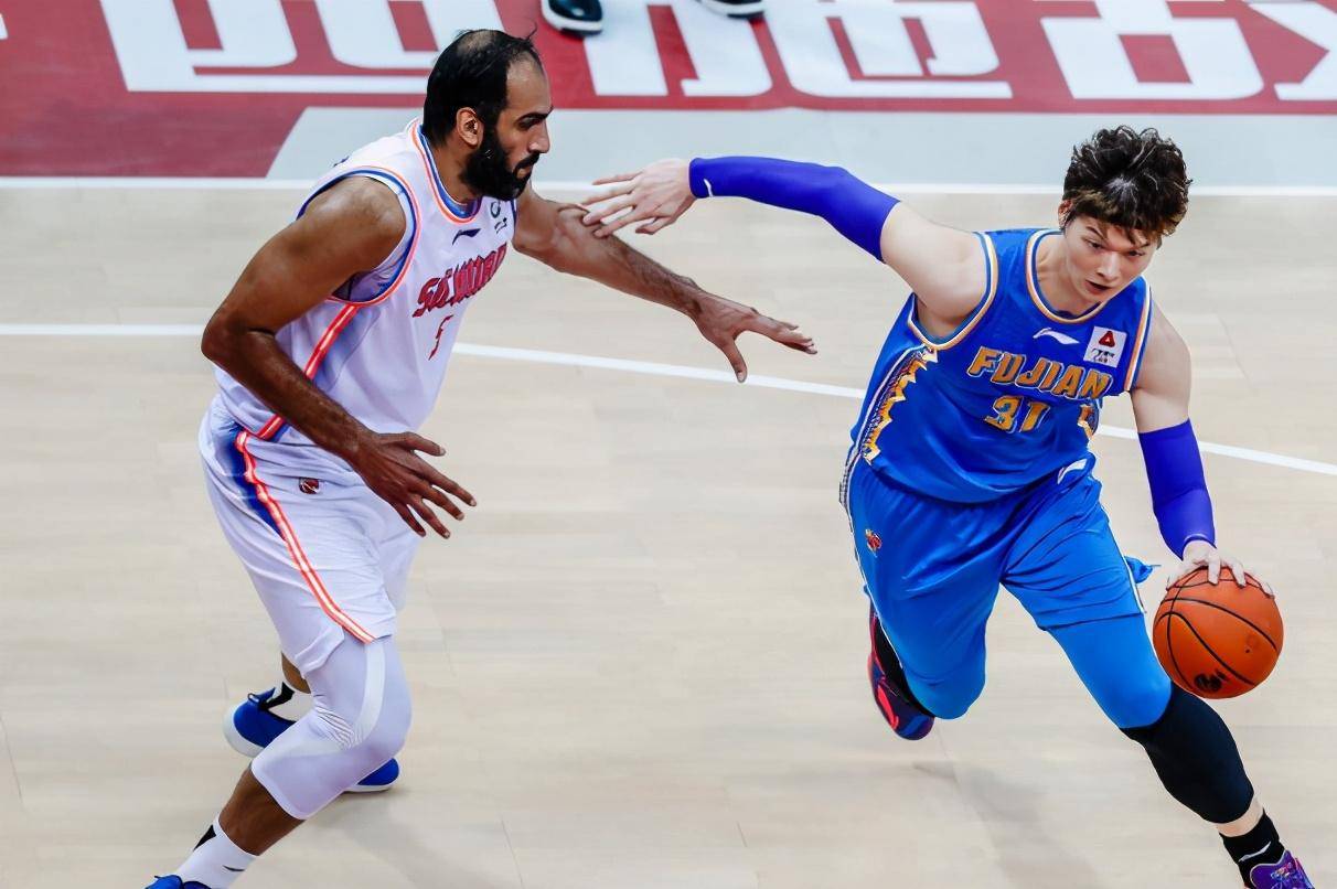 赛地聚焦：德国杯集结日热度飙升，山东男篮豪取连胜，话题不断，赛程密集仍需轮换