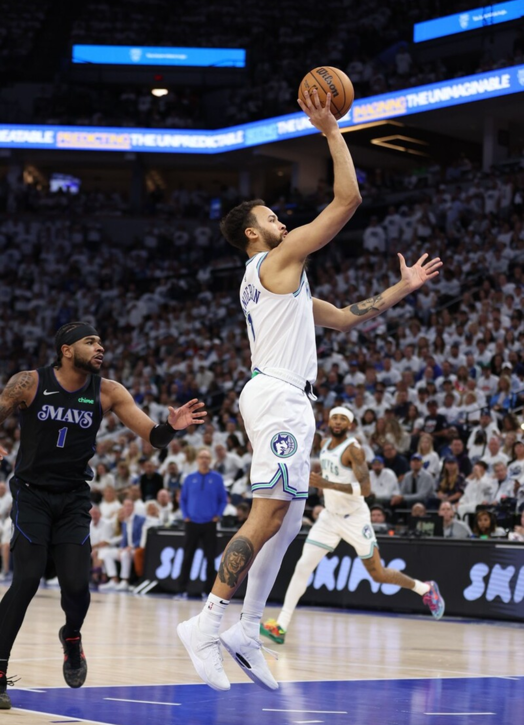 爱游戏-西甲转会期再迎强敌，明尼苏达森林狼篮板制胜，主帅态度：质疑声仍在，临场指挥获称赞的简单介绍